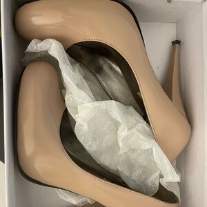 Steve Madden nude/blush pumps size 8.5